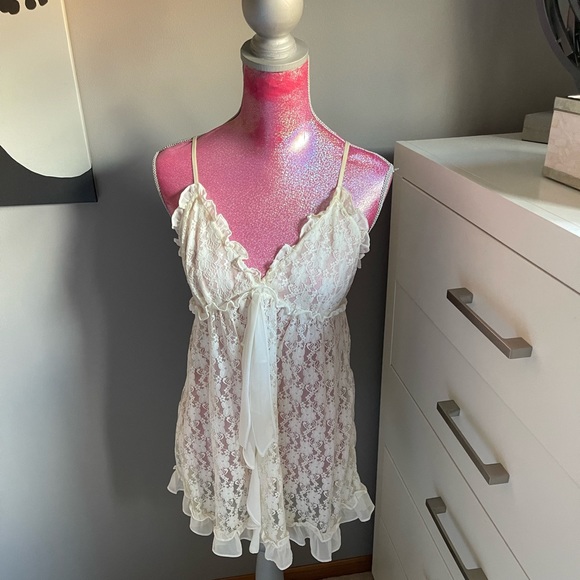 Ruffle front chemise - Picture 2 of 8